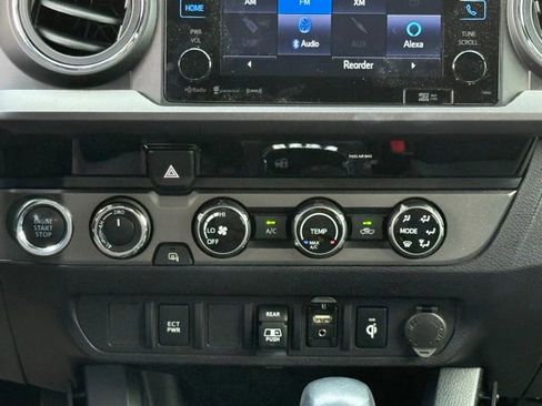 Used 2018 Toyota Tacoma TRD Off-Road AWD/4WD image 28