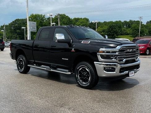 Used 2025 RAM 2500 Laramie AWD/4WD image 2