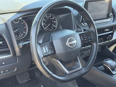 Used 2025 Nissan Rogue SV FWD image 12