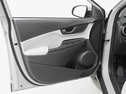 Certified 2023 Hyundai Kona SEL w/ Cargo Package image 4