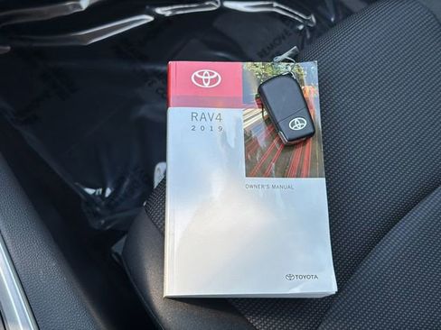 Used 2019 Toyota RAV4 LE w/ Carpet Mat Package image 29