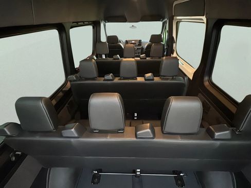 Used 2019 Mercedes-Benz Sprinter 2500 image 27