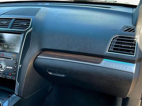 Used 2016 Ford Explorer Limited image 16