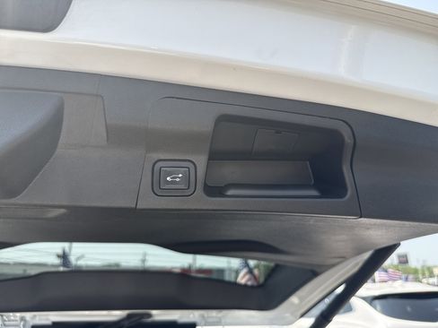 Certified 2022 GMC Acadia SLE w/ Driver Convenience Package image 29