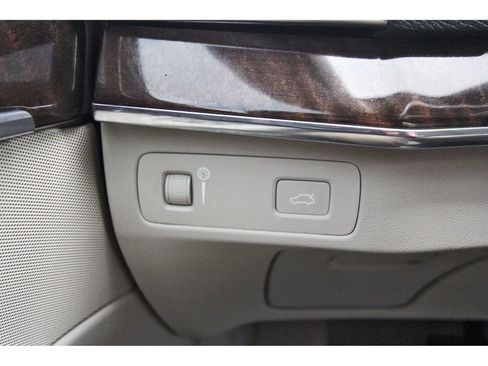 Used 2016 Volvo XC90 T6 Momentum w/ Momentum Plus Package image 18