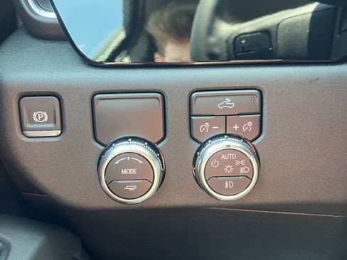 Used 2024 GMC Sierra 1500 Elevation image 17