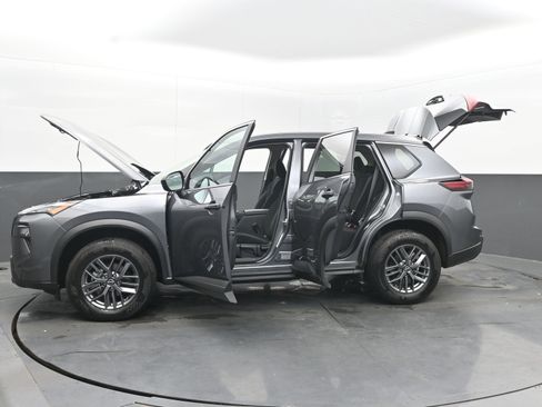 Certified 2025 Nissan Rogue S image 37