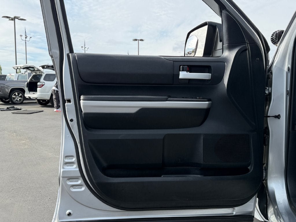 Used 2018 Toyota Tundra SR5 w/ SR5 Upgrade Package AWD/4WD image 21
