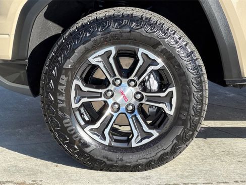 Used 2024 GMC Canyon AT4 w/ Canyon Safety Plus Package image 33