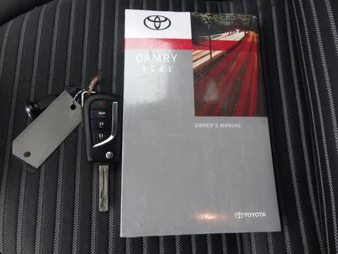 Used 2021 Toyota Camry SE image 29