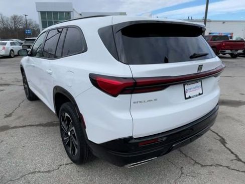 Used 2025 Buick Enclave Sport Touring FWD image 8