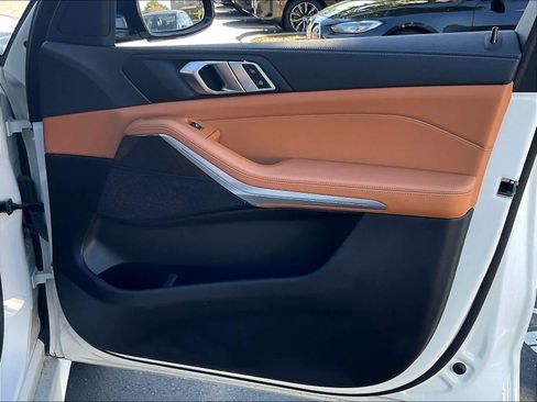 Used 2022 BMW X5 xDrive40i w/ M Sport Package image 25