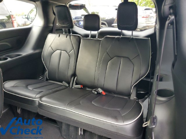 Used 2026 Chrysler Pacifica Limited w/ S Appearance Package FWD image 12