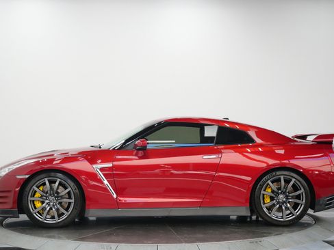 Used 2015 Nissan GT-R Premium AWD/4WD image 6