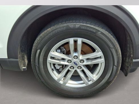 Used 2020 Ford Explorer XLT w/ Equipment Group 202A AWD/4WD image 8