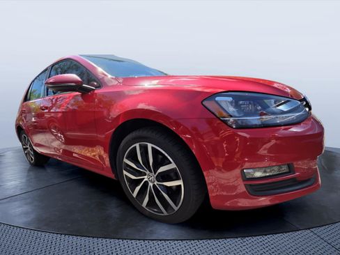 Used 2015 Volkswagen Golf SE image 1