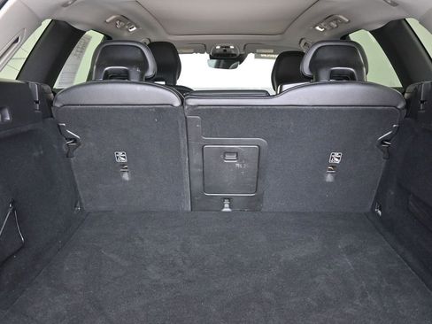 Used 2019 Volvo XC60 T5 Momentum w/ Premium Package image 18