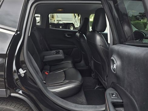 Used 2018 Jeep Compass Latitude image 27