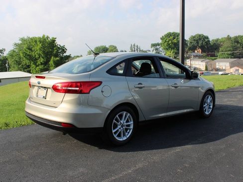 Used 2015 Ford Focus SE FWD image 5