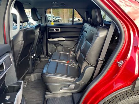 Used 2021 Ford Explorer XLT w/ Equipment Group 202A image 14