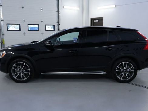 Used 2018 Volvo V60 T5 Cross Country AWD/4WD image 4