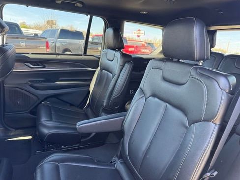 Used 2024 Jeep Grand Cherokee L Limited w/ Luxury Tech Group II image 13