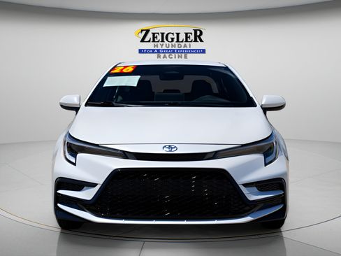 Used 2026 Toyota Corolla SE w/ SE Premium Package FWD image 2