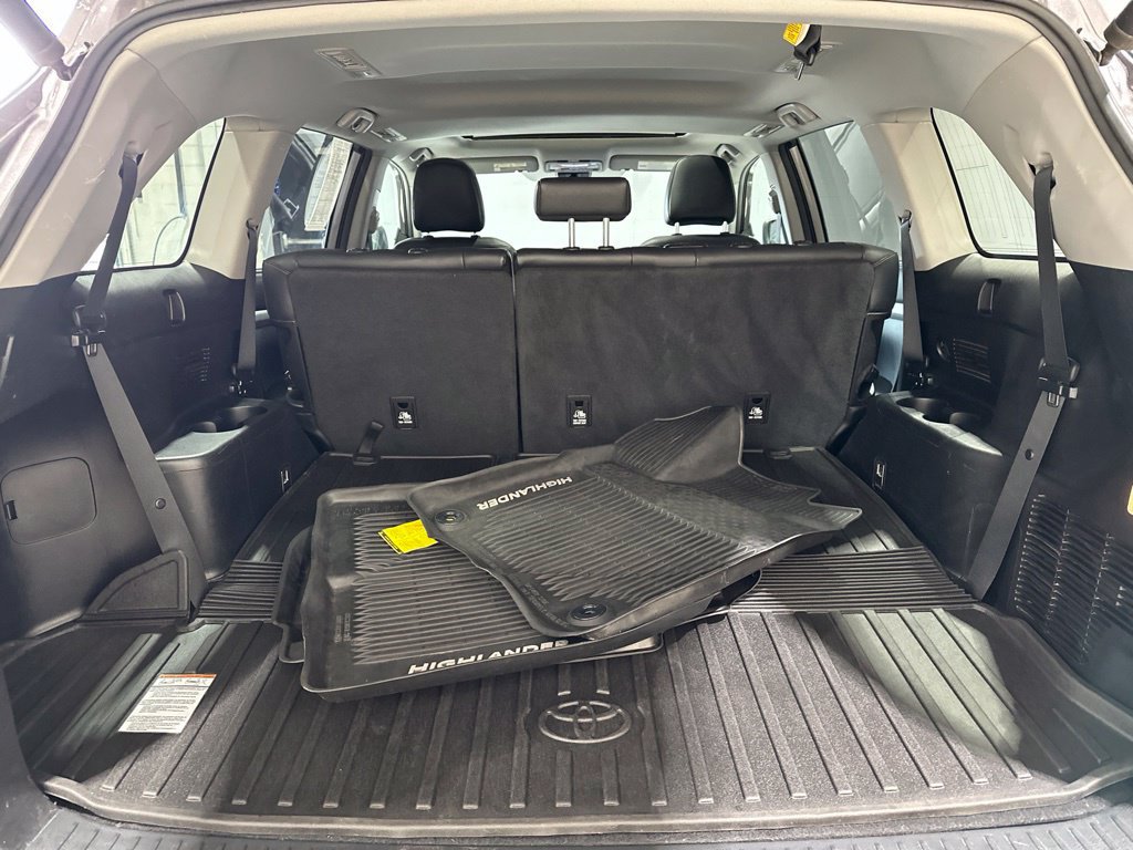 Used 2019 Toyota Highlander XLE AWD/4WD image 17