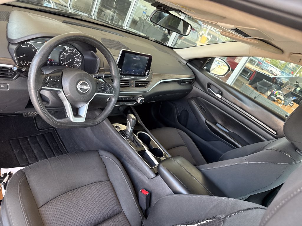 Used 2024 Nissan Altima 2.5 SV FWD image 20