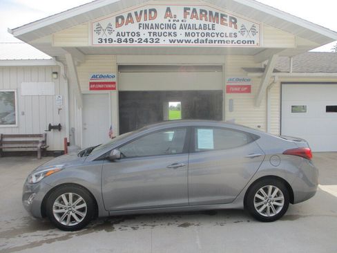 Used 2014 Hyundai Elantra SE w/ Option Group 02 FWD image 12