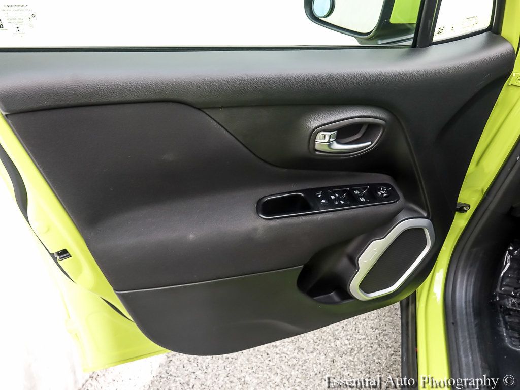 Used 2018 Jeep Renegade Latitude w/ Popular Equipment Group AWD/4WD image 19