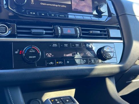 Used 2023 Nissan Pathfinder SL image 26