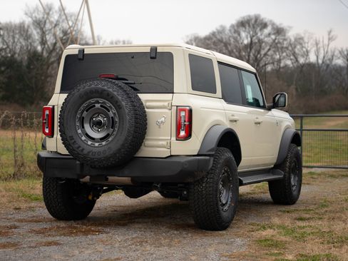 New 2025 Ford Bronco Outer Banks w/ Sasquatch Package image 13