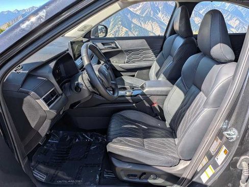 Used 2025 Mitsubishi Outlander SEL image 15