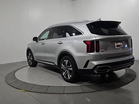 Used 2023 Kia Sorento EX image 3