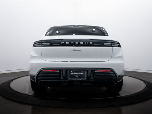 Certified 2025 Porsche Macan Electric image 6