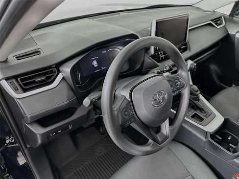 Used 2025 Toyota RAV4 XLE image 22