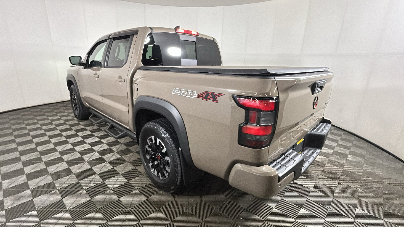 Used 2023 Nissan Frontier PRO-4X w/ Technology Package AWD/4WD image 5