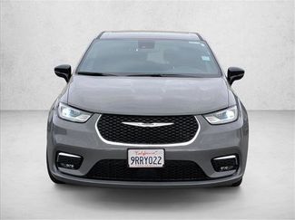 Used 2025 Chrysler Pacifica Select video 2