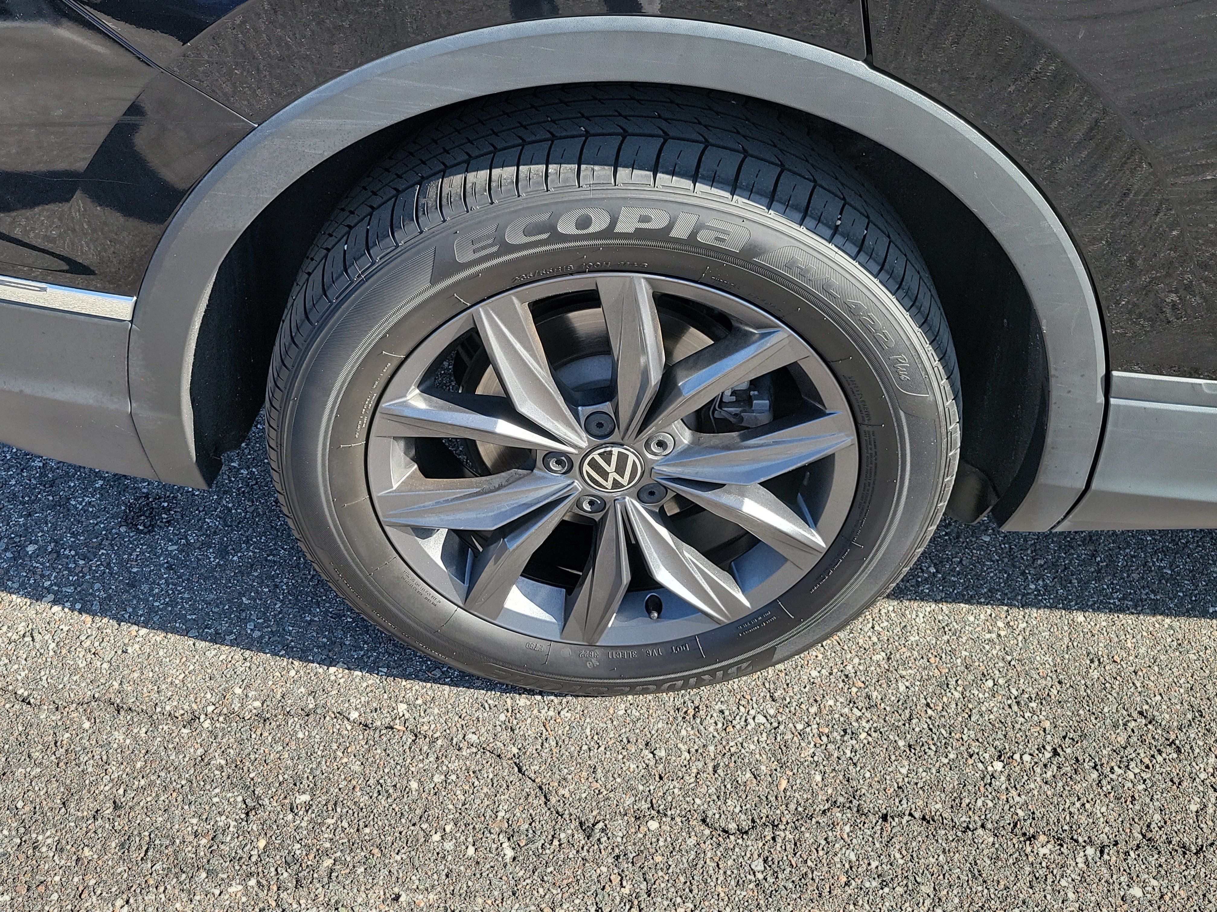 Used 2023 Volkswagen Tiguan SE w/ Panoramic Sunroof Package FWD image 40