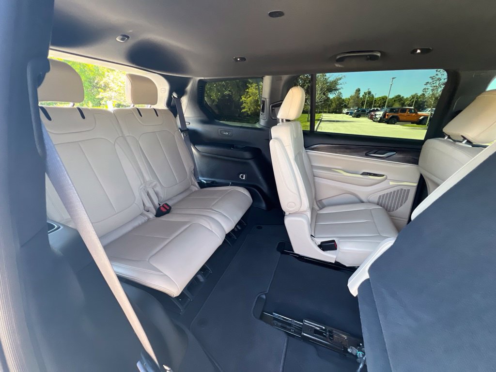 Used 2024 Jeep Grand Cherokee L Limited RWD image 18
