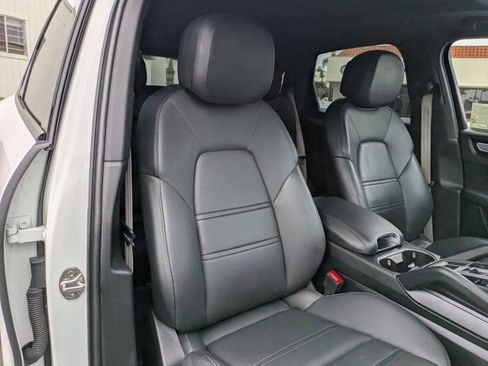 Used 2023 Porsche Cayenne Platinum Edition AWD/4WD image 34