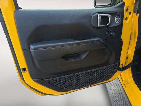 Used 2018 Jeep Wrangler Unlimited Sahara image 16