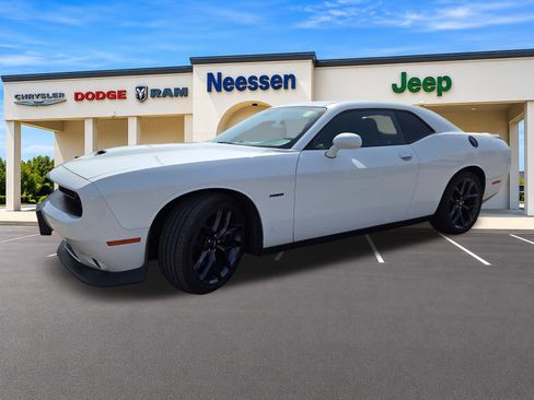 Used 2019 Dodge Challenger R/T w/ Driver Convenience Group RWD image 3
