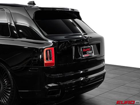 Used 2022 Rolls-Royce Cullinan w/ Cullinan Package AWD/4WD image 19