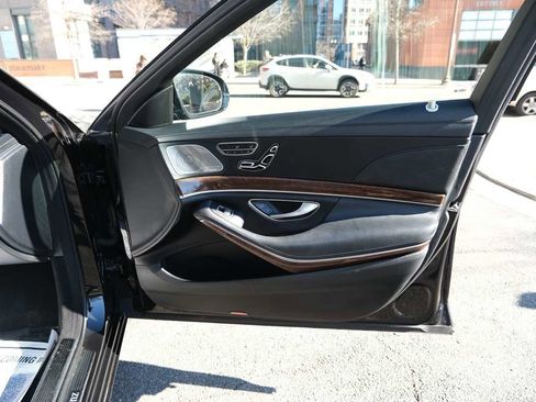 Used 2018 Mercedes-Benz S 560 4MATIC Sedan w/ Premium Package image 38