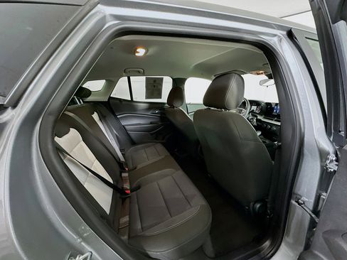 Used 2025 Chevrolet Trax LS image 29