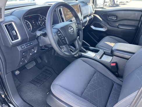 Used 2025 Nissan Frontier SV w/ SV Convenience Package RWD image 5