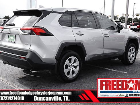 Used 2022 Toyota RAV4 LE image 5