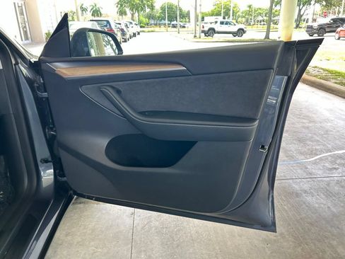 Used 2023 Tesla Model Y Long Range AWD/4WD image 32